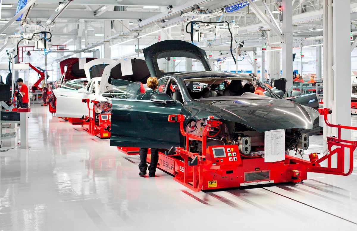 Tesla ramps up production amid competitors' new electric cars book