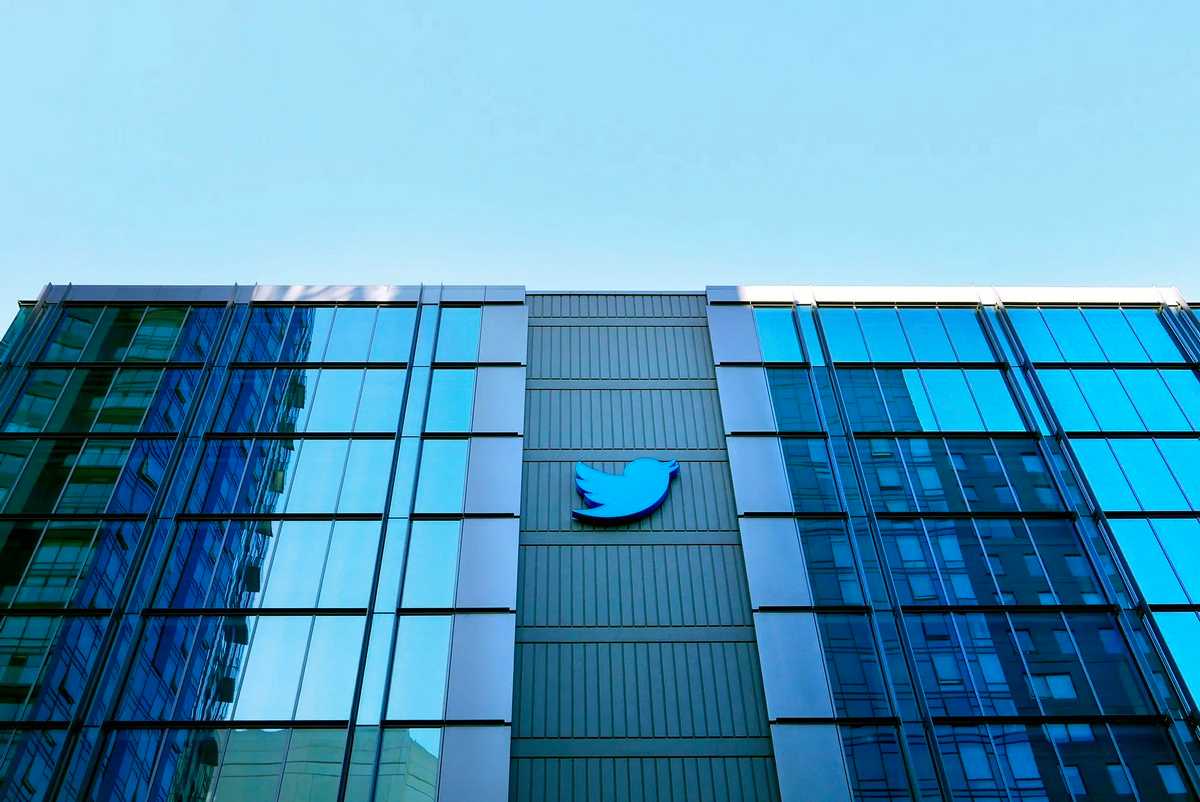 Twitter employees sue company over massive layoffs book