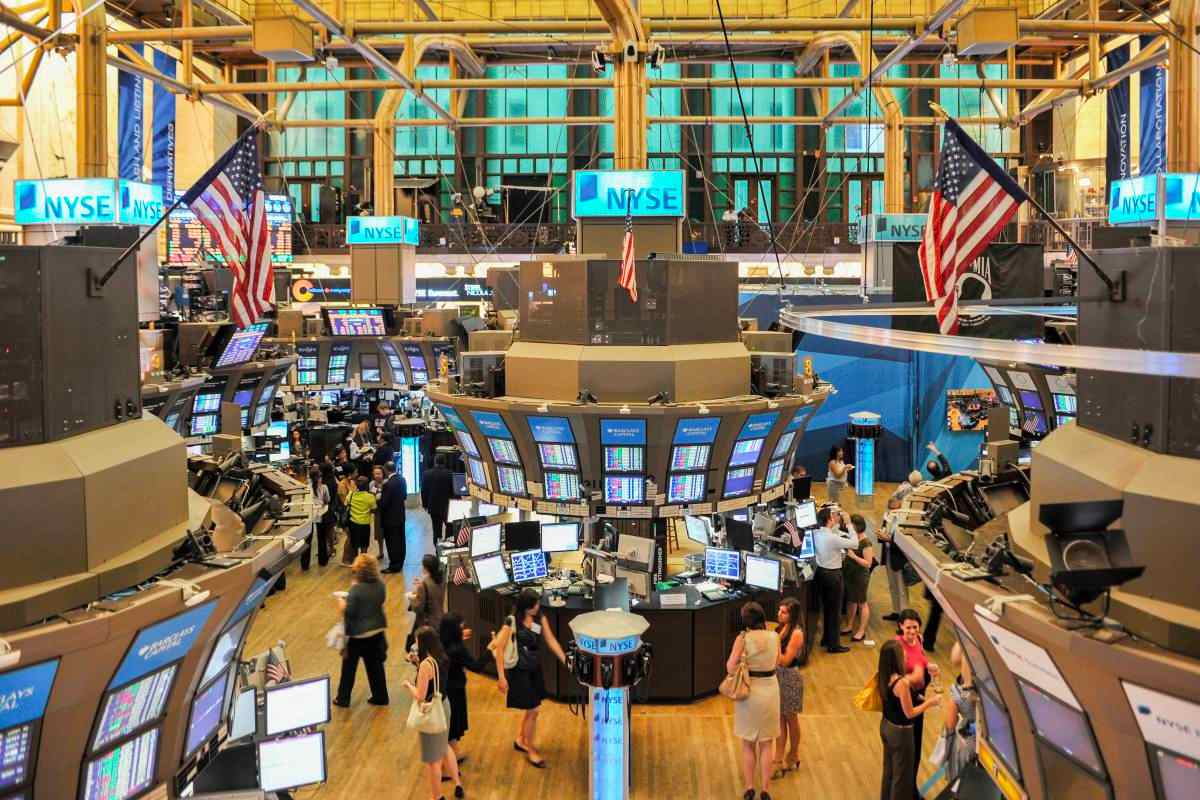 U.S. stock exchanges: banking stocks plummet in pre-market. Oil sector also hurt. book